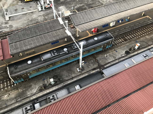 ホテルクレメント宇和島からホームを見下ろす感じ