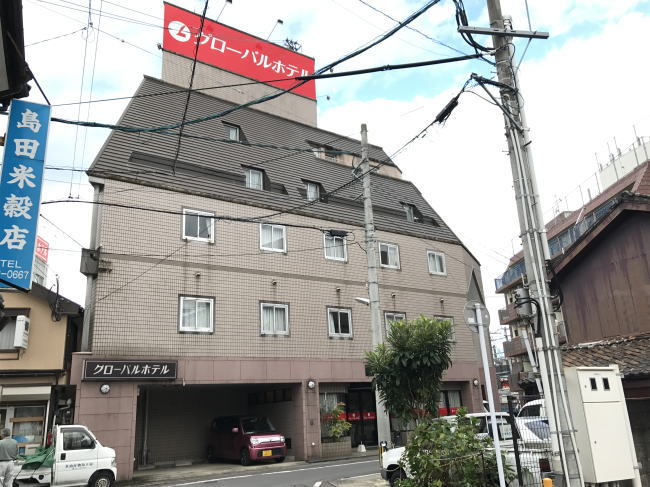 グローバルホテルの外観