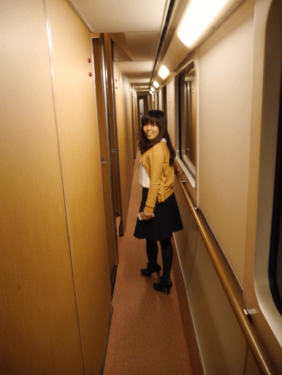 寝台特急カシオペア号の通路の写真