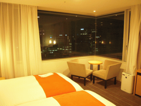 コーナーツイン825号室