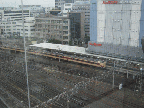 北近畿を走る特急。国鉄の塗装。