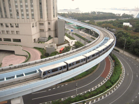 ホテル日航東京から見たゆりかもめの走行シーン