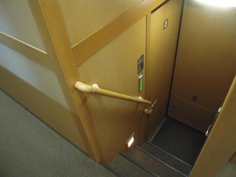 サンライズツインへの階段