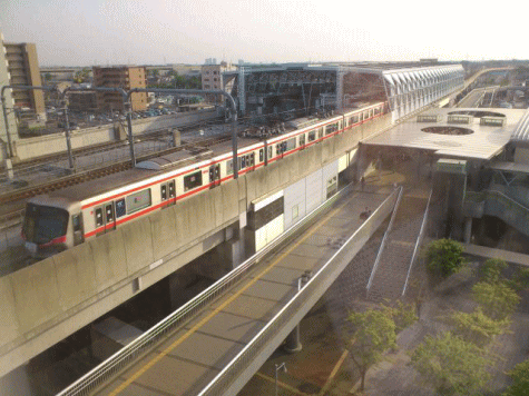 東横インつくばエクスプレス守谷駅前からみた、つくばエクスプレスの写真
