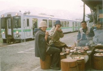 駅の宿ひらふの食事風景