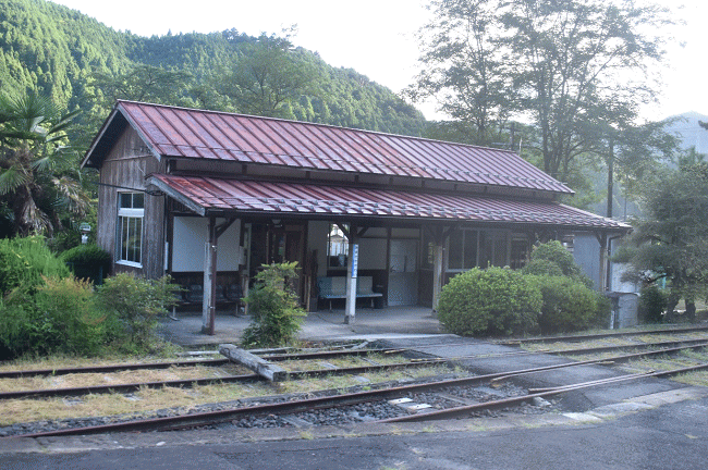 因美線の美作河井駅