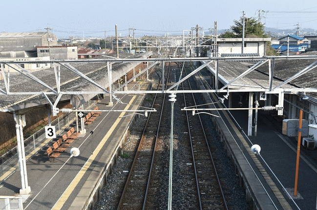 居能駅のホーム