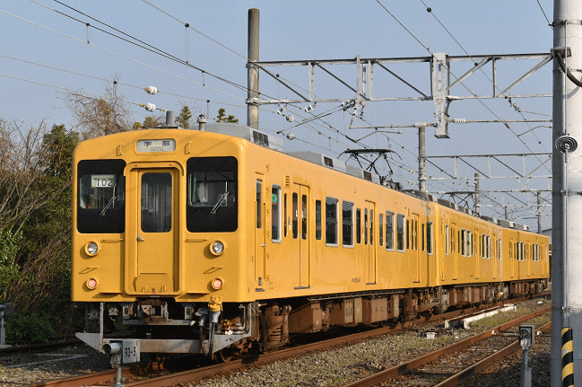 105系電車を居能駅近くで撮影