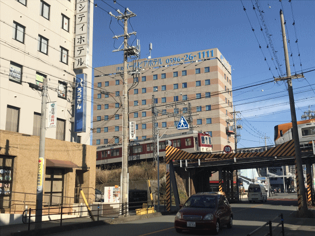 伊勢パールピアホテルと近鉄電車