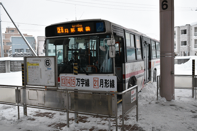 岩見沢ターミナルで発車を待つ7:45発21系統石狩月形行