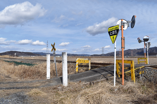 石巻線の草刈場踏切の撮影地