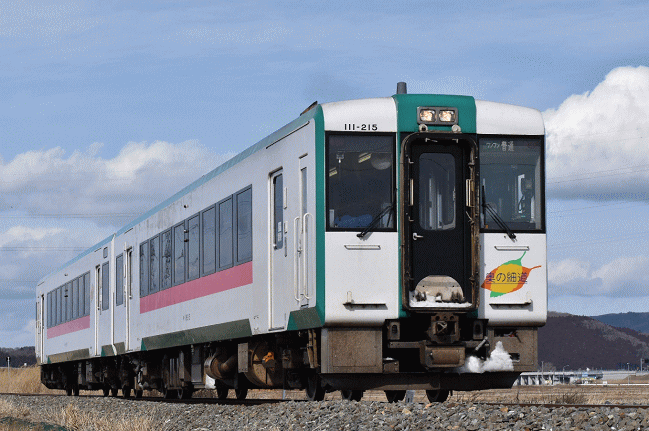 「草刈場踏切」付近のキハ110系