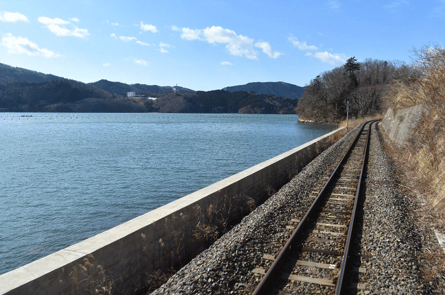 石巻線から見た万石浦