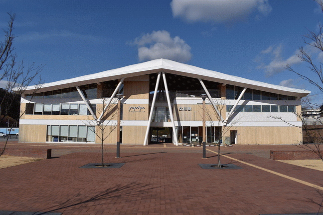 新築された女川駅