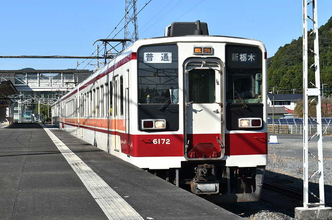 板荷駅のホーム