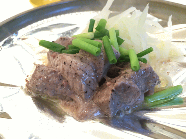 潮来ホテルの牛のサイコロステーキ