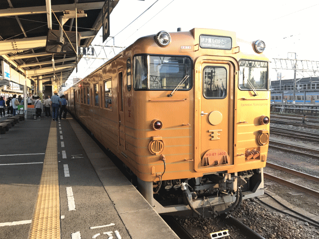 伊予灘ものがたり道後編が松山駅に到着