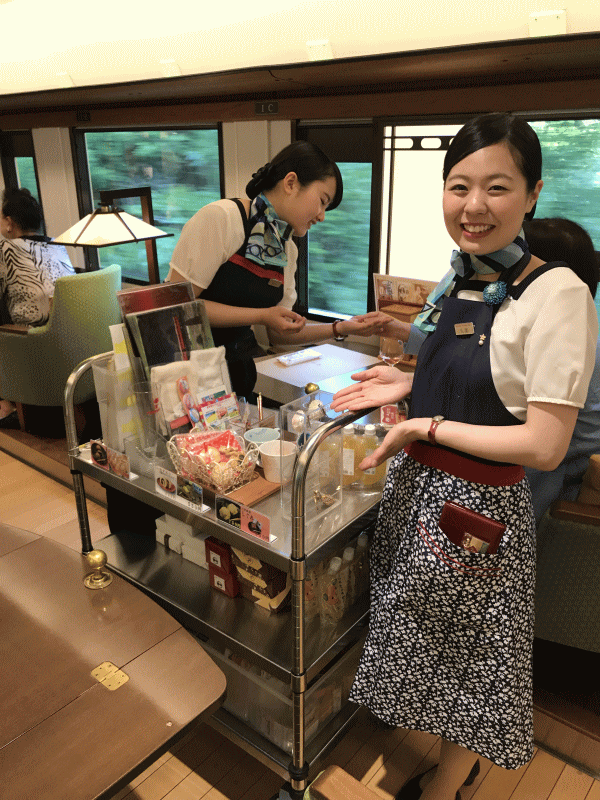 伊予灘ものがたりの車内販売と可愛いアテンダント