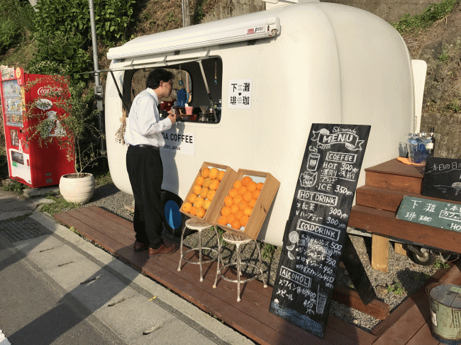 駅前の下灘コーヒーの移動店舗
