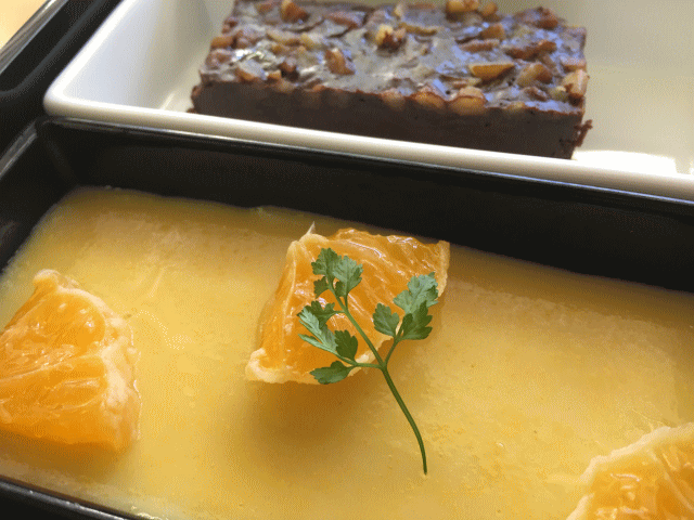 伊豆クレイルのランチコースのガトーショコラとみかんプリン