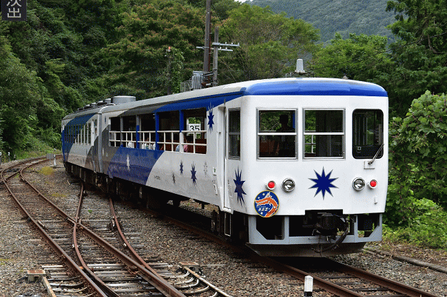 再び木次線を木次駅に向かって発車する奥出雲おろち号