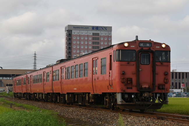 新高岡駅の城端線列車