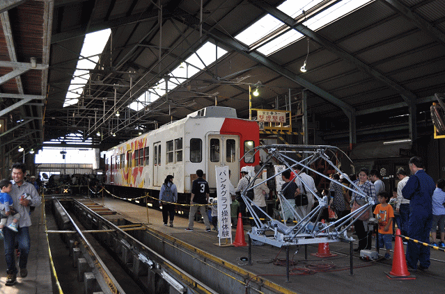 上信電鉄感謝フェア2016で解放される車庫