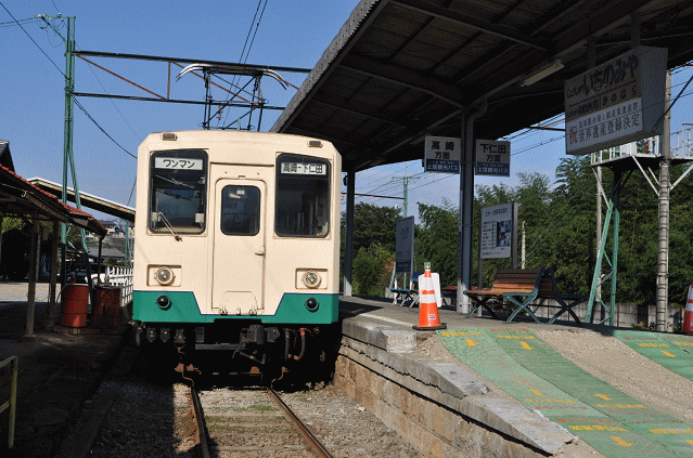 上州一ノ宮駅に到着した上信電鉄の電車