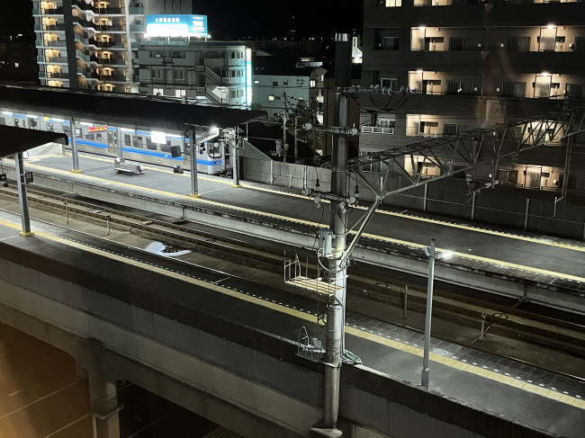 JRクレメントイン今治から見た今治駅のトレインビュー