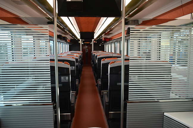 海里のクロスシート席