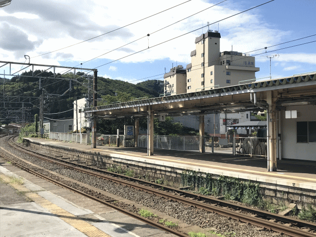 浅虫温泉駅から見た南部屋・海扇閣