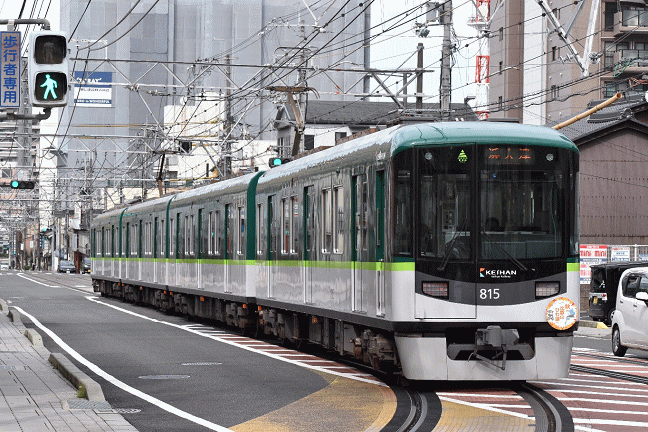 新塗装となった８００系浜大津行