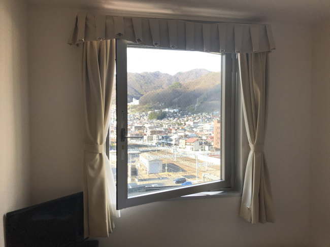 上諏訪ステーションホテルの窓