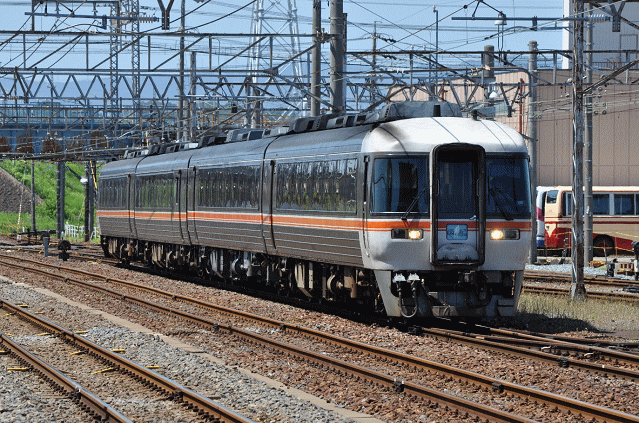 ワイドビュー南紀５号、富田駅にて運転停車