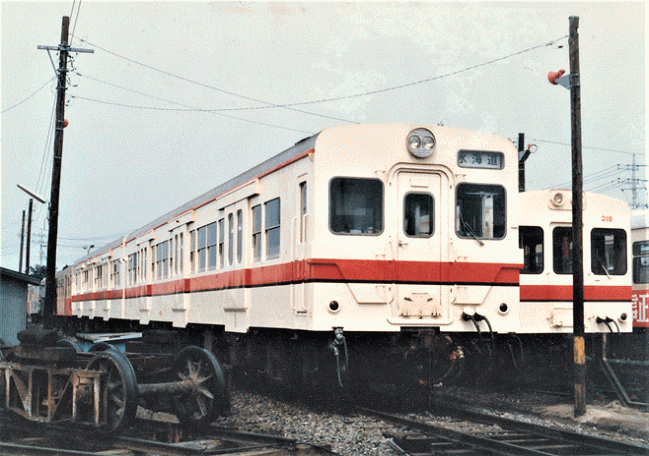 元国鉄キハ30系であるキハ300・350形（関東鉄道）