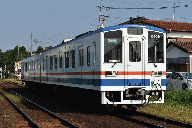 稲戸井駅に到着する関東鉄道を、水海道方面ホームの水海道側で撮影