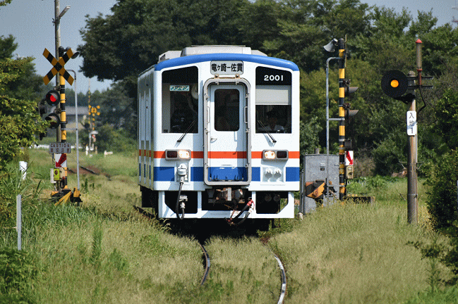 入地駅に到着する佐貫行の竜ヶ崎線
