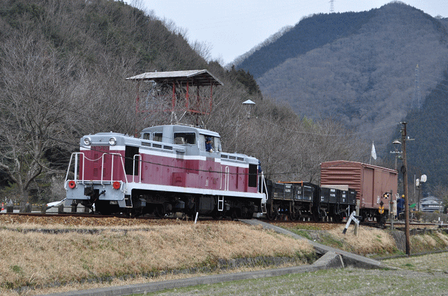 復活運転した片上鉄道の貨物列車