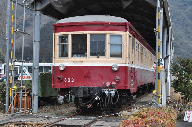 国鉄のキハ04を譲り受けた片上鉄道のキハ303