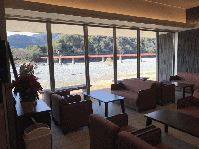 川根温泉ホテルのロビーラウンジ