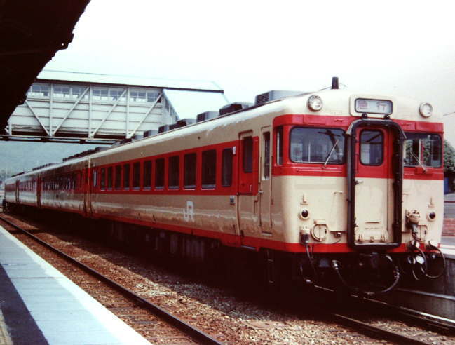 西舞鶴に到着した急行「丹後6号」