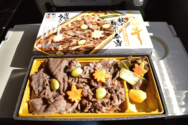 「千代牛秋の牛めし弁当」（淡路屋）