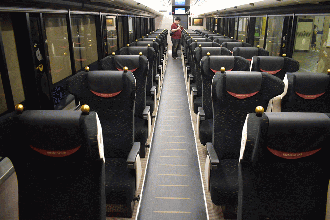 京阪プレミアムカーの車内