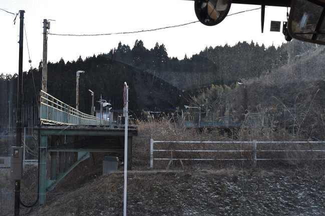 ホームが残る歌津駅跡