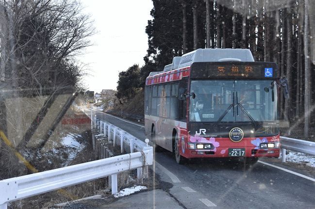 BRTのバス同士のすれ違い