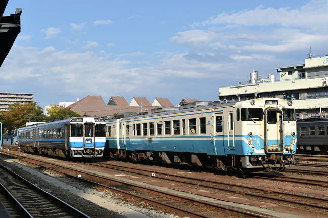 徳島駅のホームからキハ40を撮影