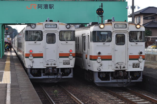 紀勢本線阿漕駅にて、キハ40どうしの交換・行き違い