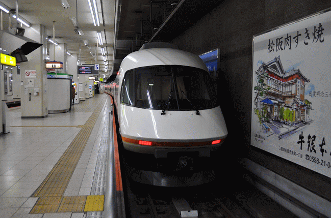 早朝の近鉄名古屋駅