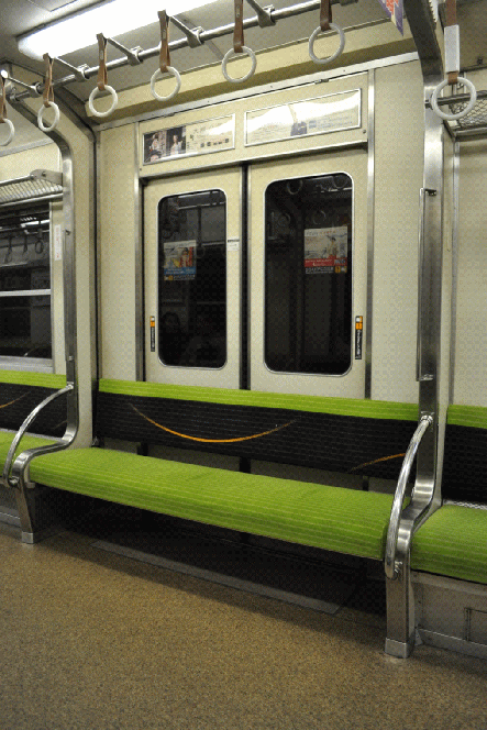 京阪５０００系の収納式の座席