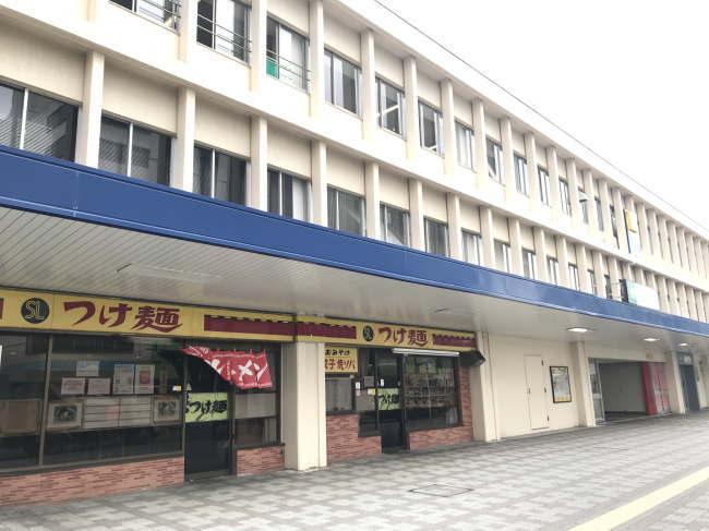 昭和の面影を残す木更津駅の西口の駅舎